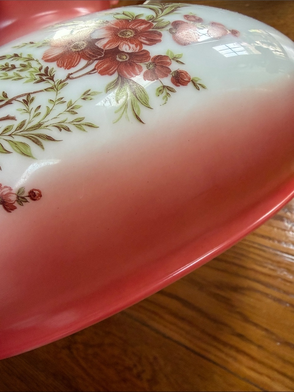 Vintage “Gone With the Wind “ style lamp globe. Floral in pinks. Ruffle top. - Picture 13 of 15